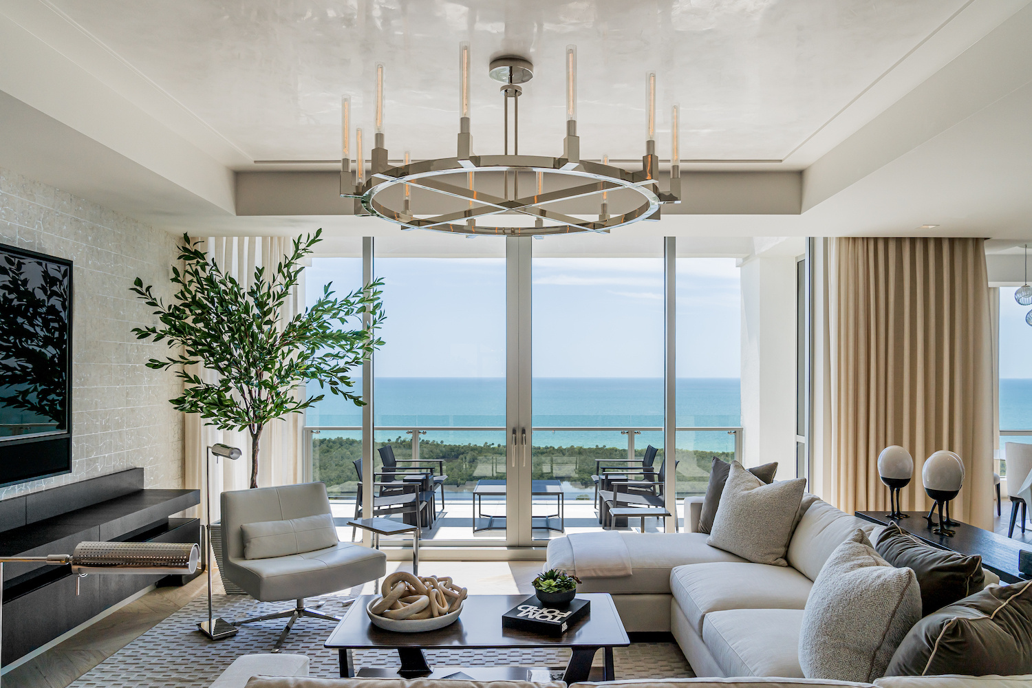 Private Penthouse, Mystique – Naples
